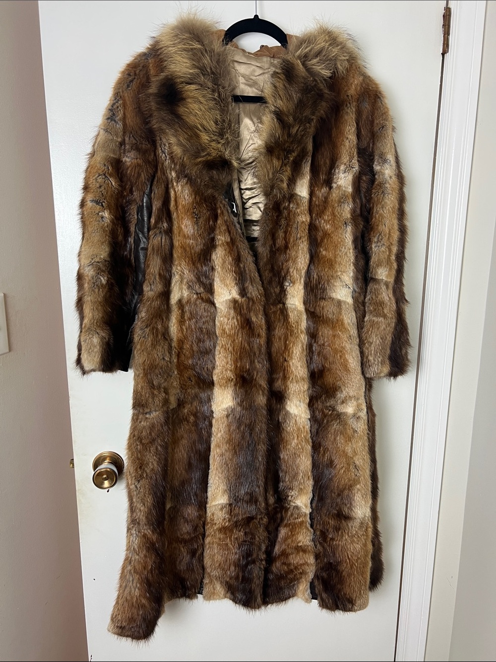 Vintage Rae's Furs Long Natural Raccoon Fur Coat - Size S/M